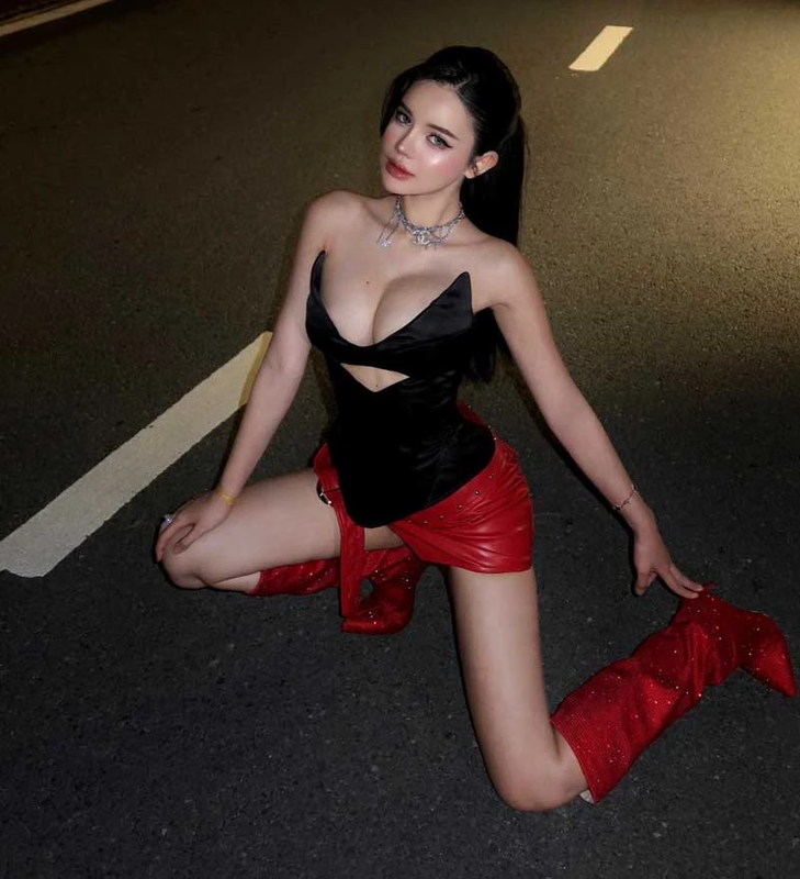 Phương Trinh có gu thời trang cá tính, táo bạo. (Ảnh: Facebook)