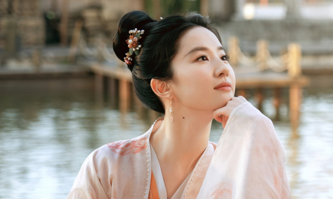 Lưu Diệc Phi trở lại truyền hình sau 16 năm đóng điện ảnh với siêu phẩm cổ trang Mộng Hoa Lục