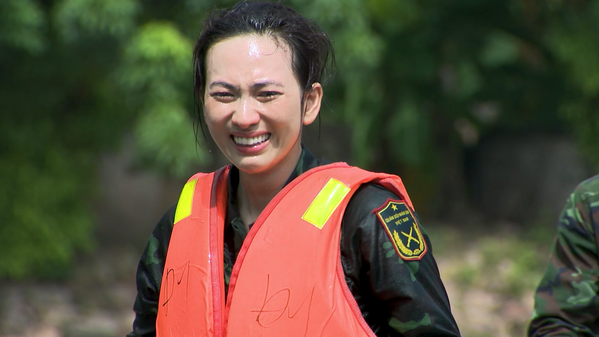 Phương Anh Đào khóc. Ảnh: NSX