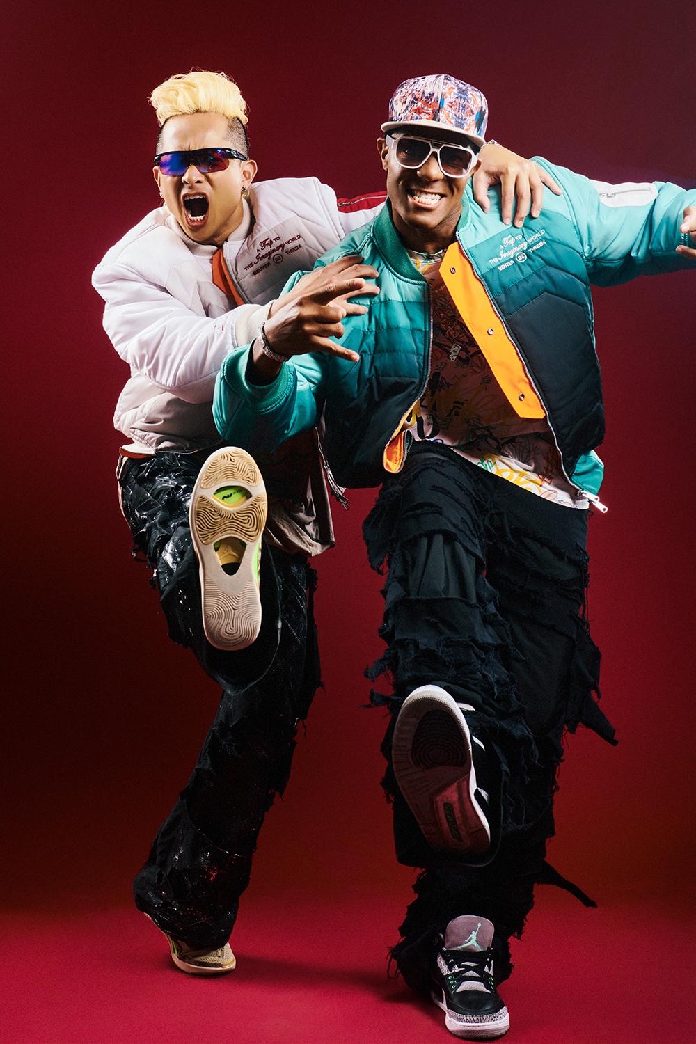 The Hotel Lobby từng làm việc với huyền thoại The Black Eyed Peas, Ariana Grande xuất hiện trên MTV VMA cùng Hailey Bieber, The Chainsmokers