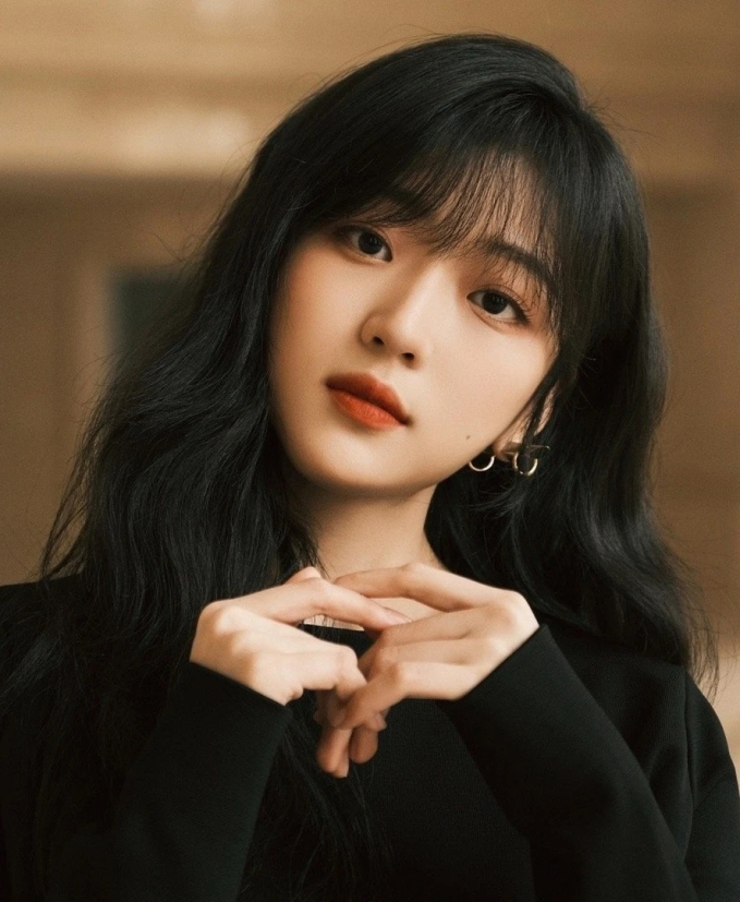 Tôn Thiên không chỉ có vóc dáng đẹp tựa siêu mẫu mà còn có gương mặt ăn hình và diễn xuất tự nhiên, lôi cuốn