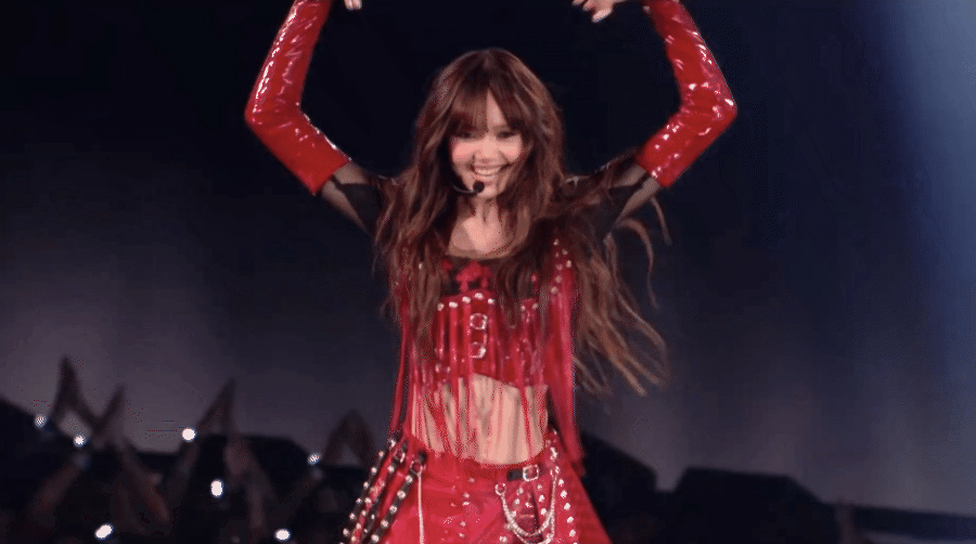 Visual siêu chiến của nữ idol người Thái