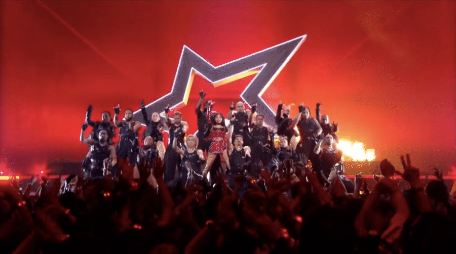 ROCKSTAR cháy theo đúng nghĩa đen