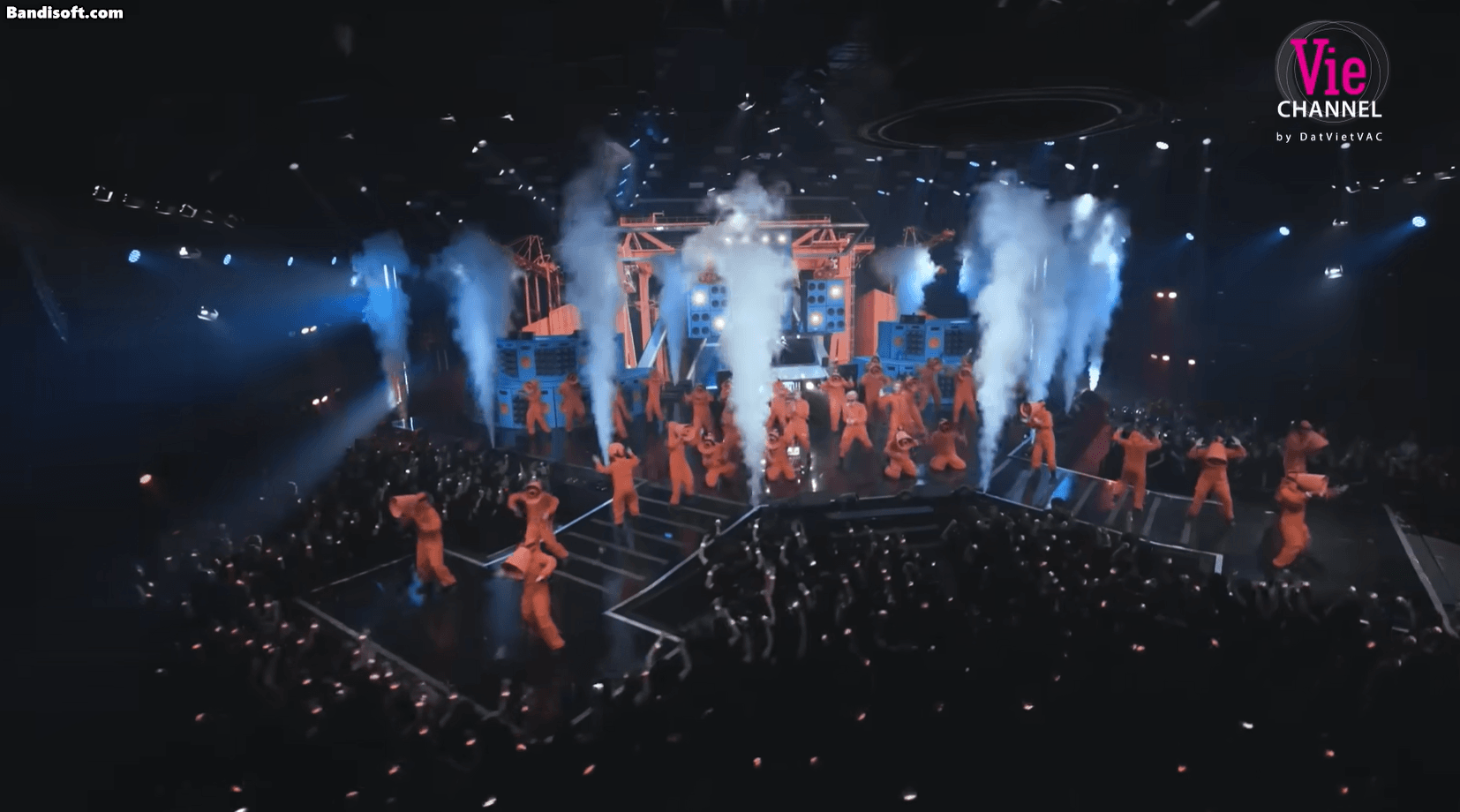 Phần biểu diễn của team Đức Phúc chỉ được hé lộ qua cảnh quay này