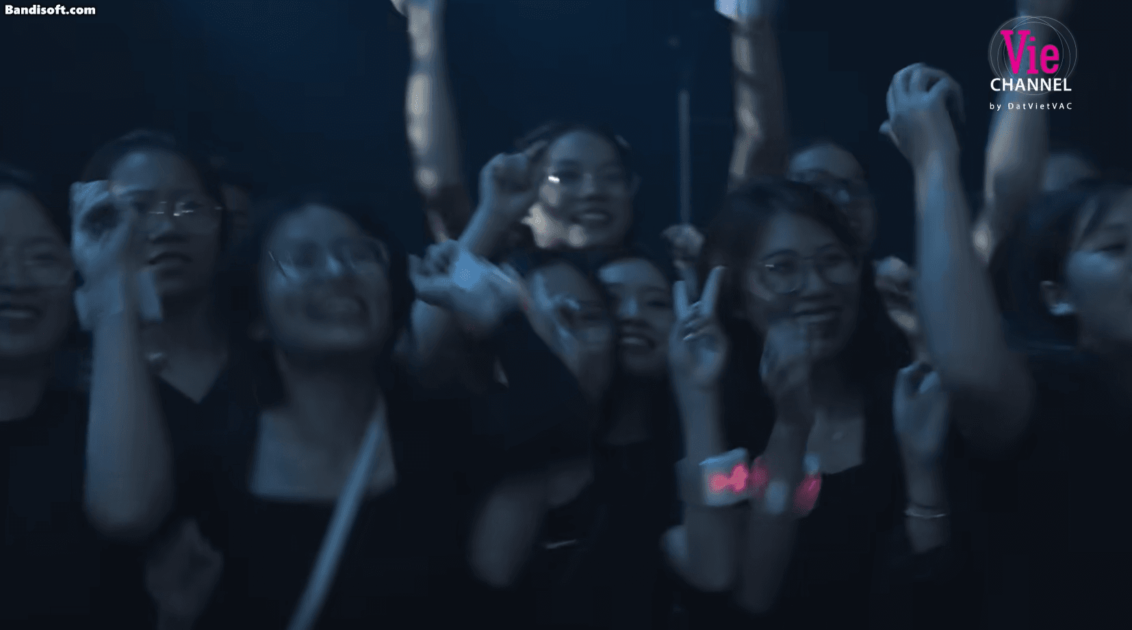 Trong khi team HIEUTHUHAI xuất hiện đầu tiên cực ngầu