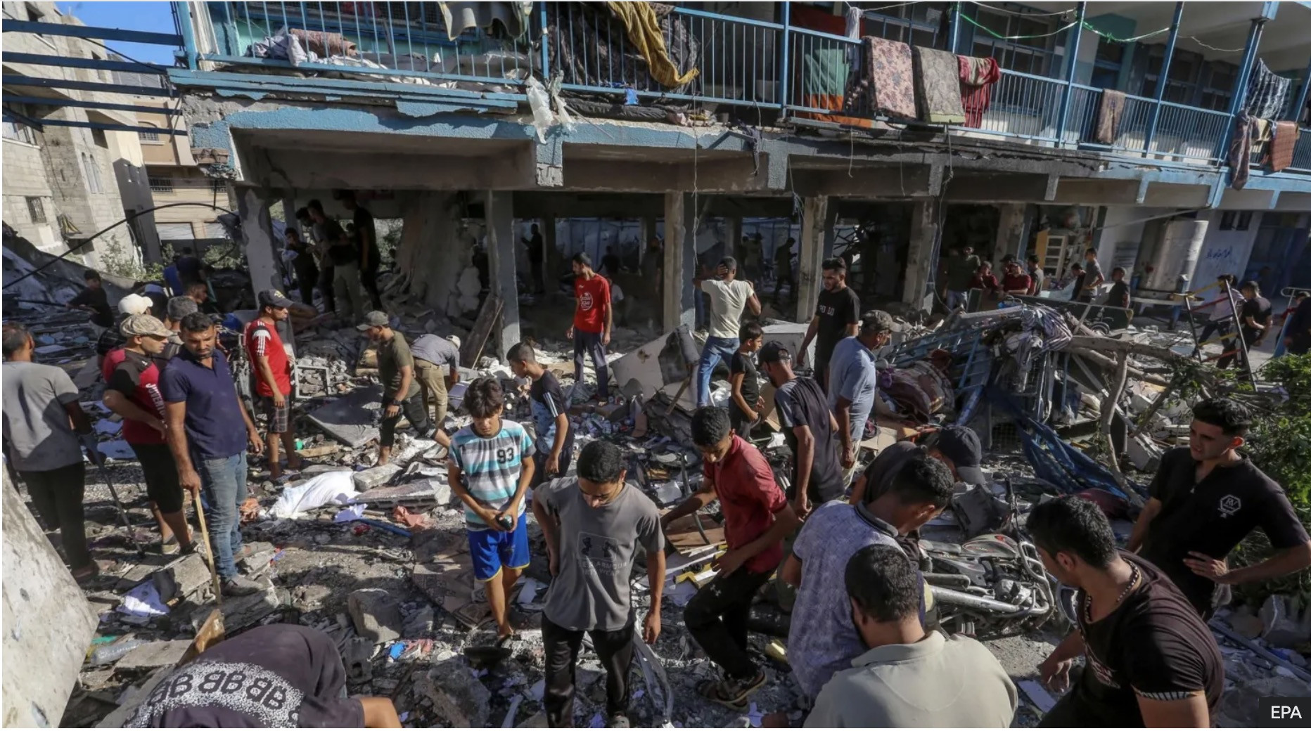 Hiện trường sau cuộc tấn công của Israel. Ảnh: EPA