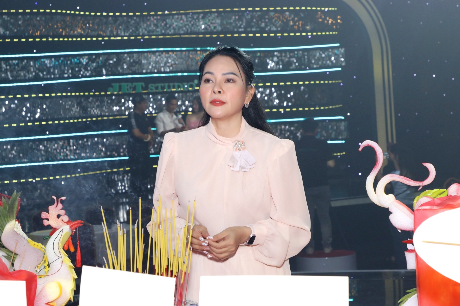 Ca sĩ Đông Đào nhiều năm qua tham dự lễ giỗ Tổ tại sân khấu ở Bình Tân cùng nhiều ca sĩ hát dòng nhạc bolero như Dương Hồng Loan, NSƯT Vân Khánh, ca sĩ Thùy Trang...