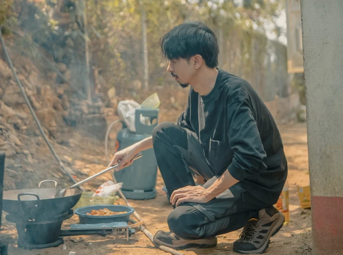 Đen Vâu khiêm tốn khi khẳng định “nhờ khán giả xem và nghe đã tạo ra một quỹ nhỏ có thể đều đặn nấu ăn cho các em”