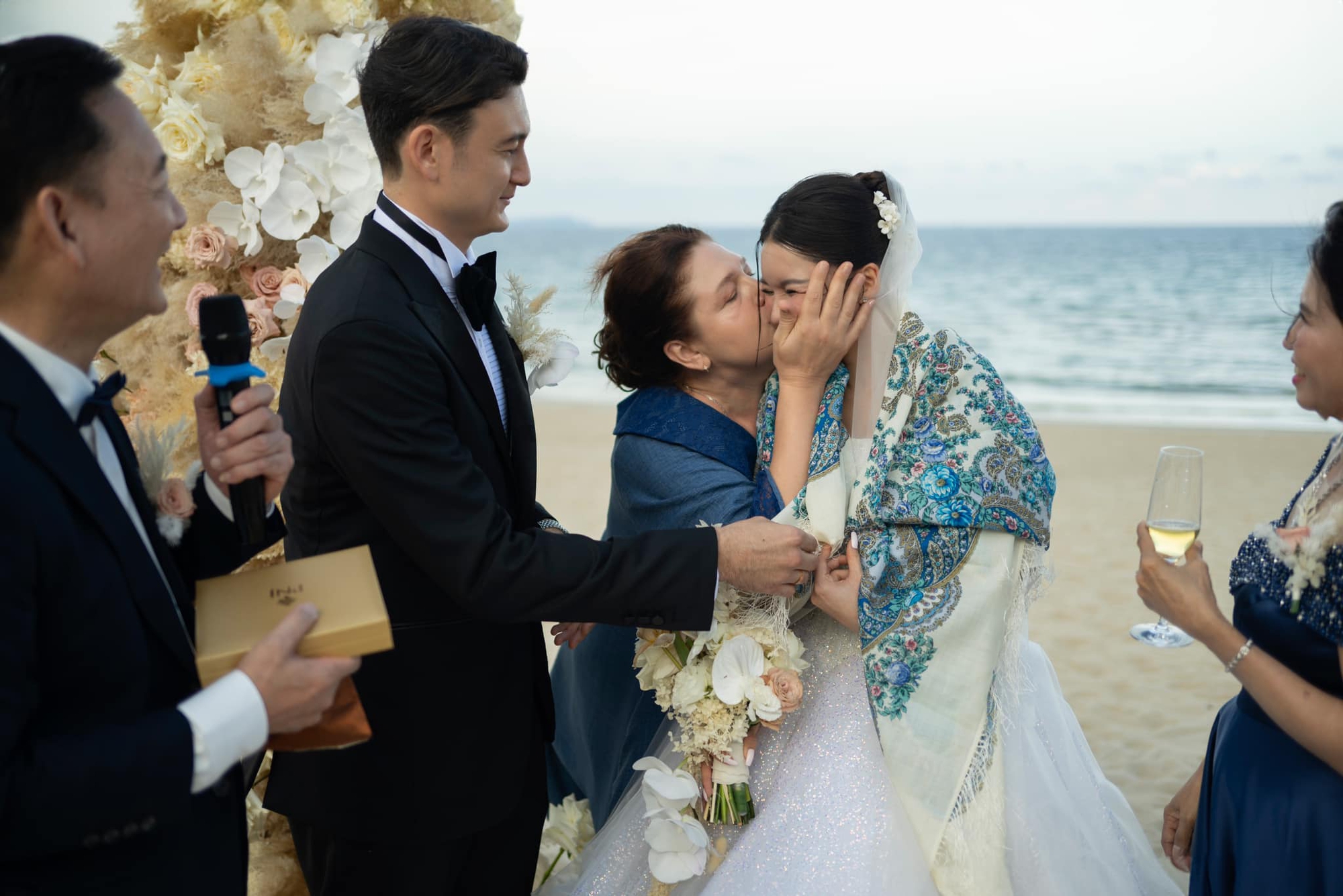 Yến Xuân nhận được sự yêu thương của gia đình chồng