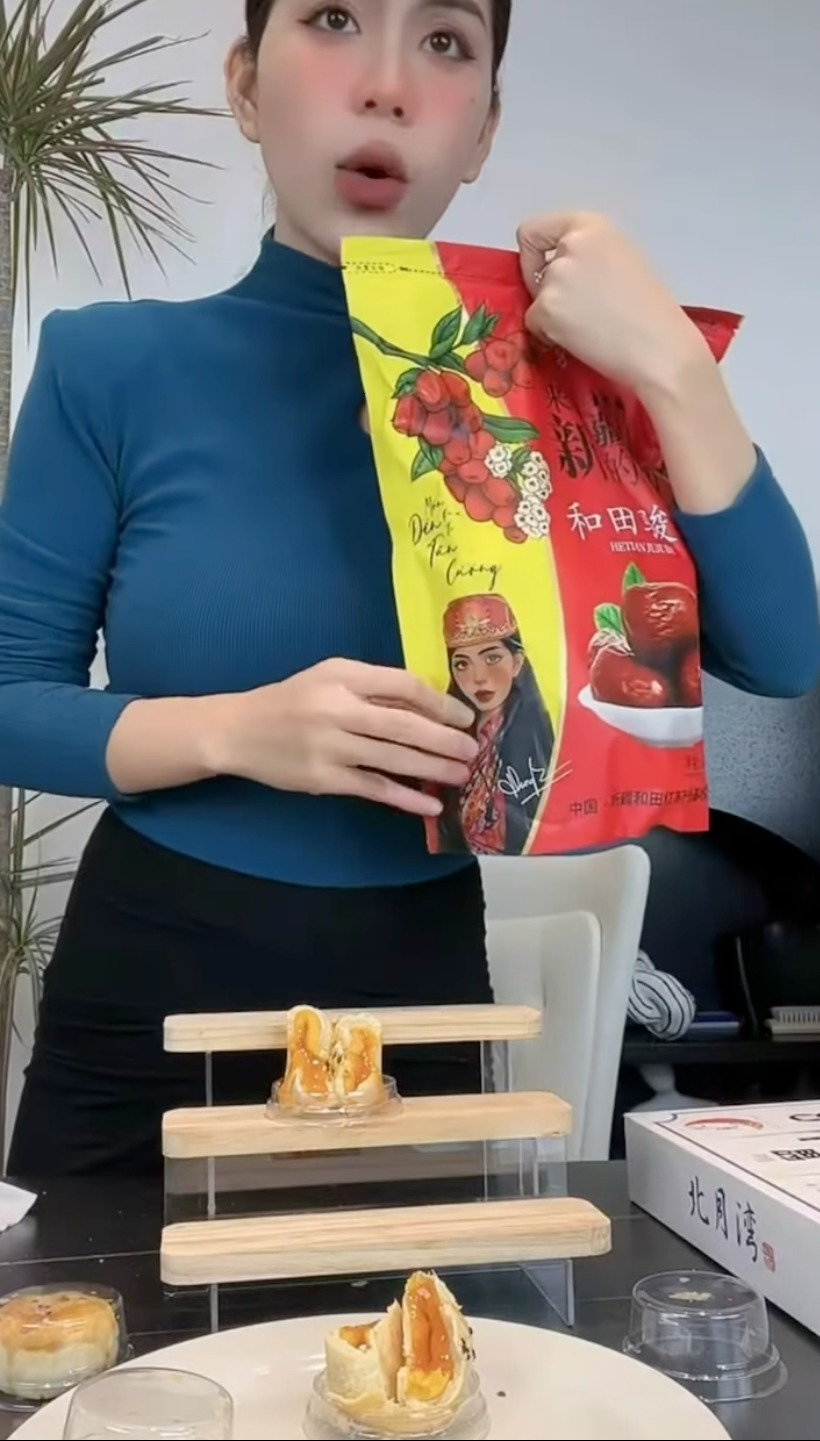 Hằng Du Mục cảnh báo táo đỏ của cô đang được làm nhái tràn lan. (Nguồn: @hangdumuc).