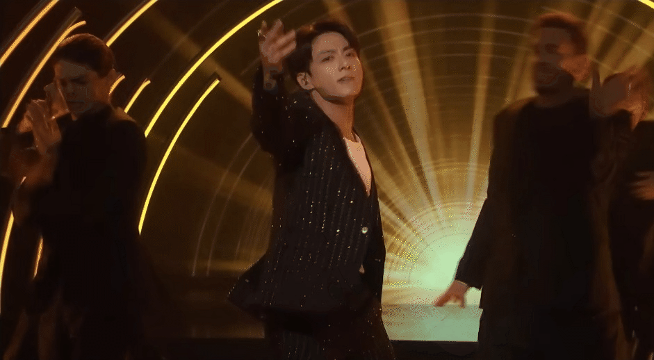 Nhân viên HYBE chỉ trích Jung Kook, gọi ngôi sao nhạc Pop là “kẻ ngốc nhất