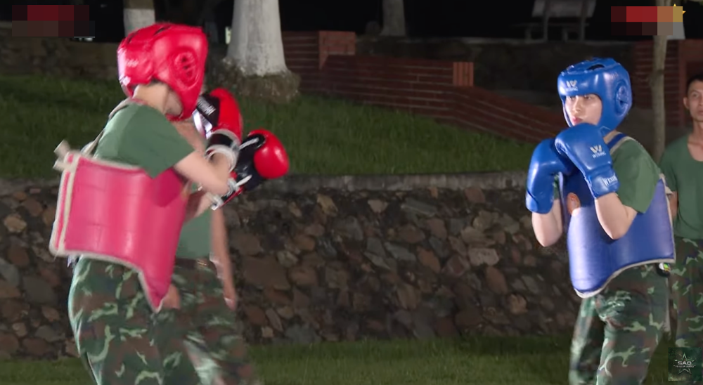 MisThy đối đầu với Pháo.