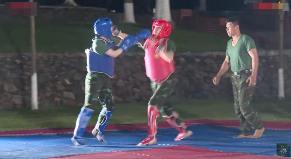 Thùy Tiên và Jun Vũ đã thi đấu đúng với tinh thần thượng võ. Cả hai liên tục vung cú đấm về phía đối phương.