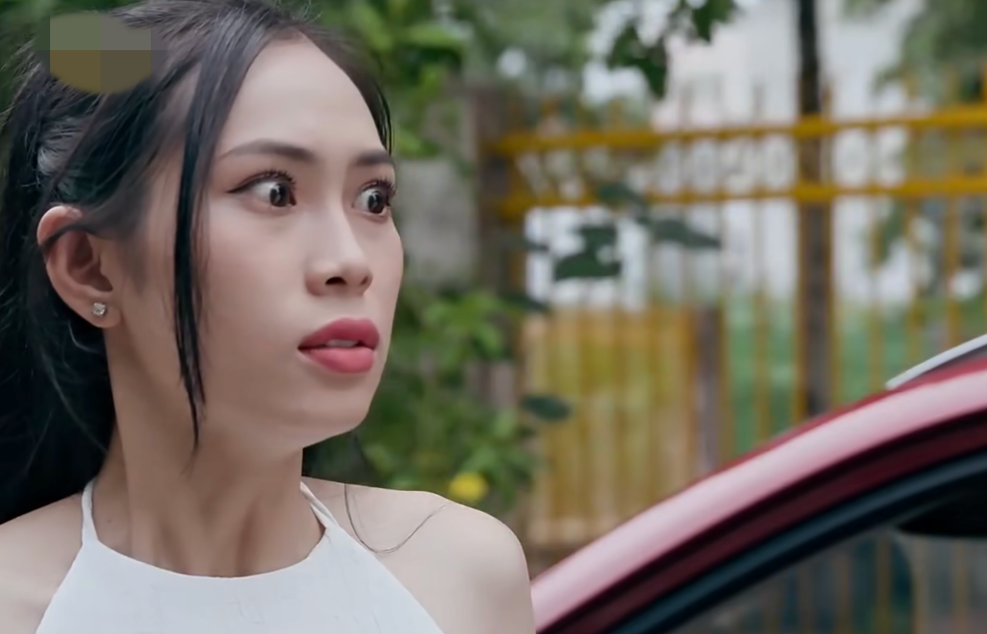 Con gái của Bách gặp tai nạn giao thông sau khi cố vùng chạy thoát khỏi chiếc ô tô do tiểu tam cầm lái