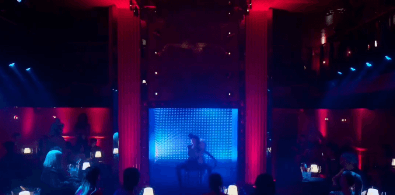 Mindy trong Emily In Paris.