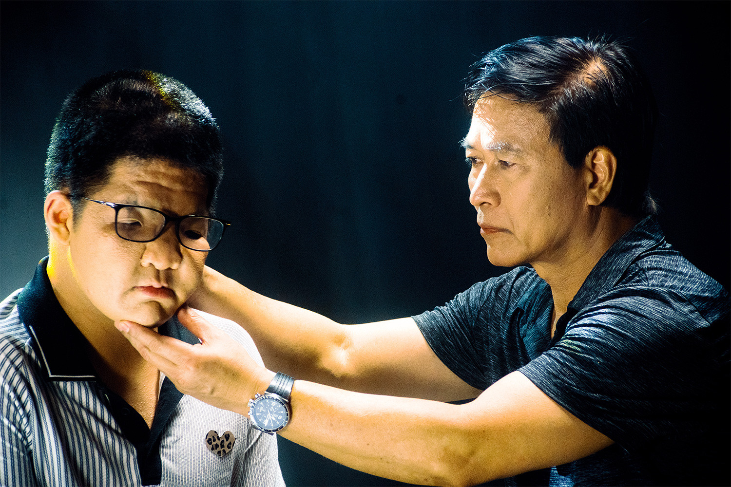 Diễn viên Quốc Tuấn và con trai xuất hiện trong MV. 