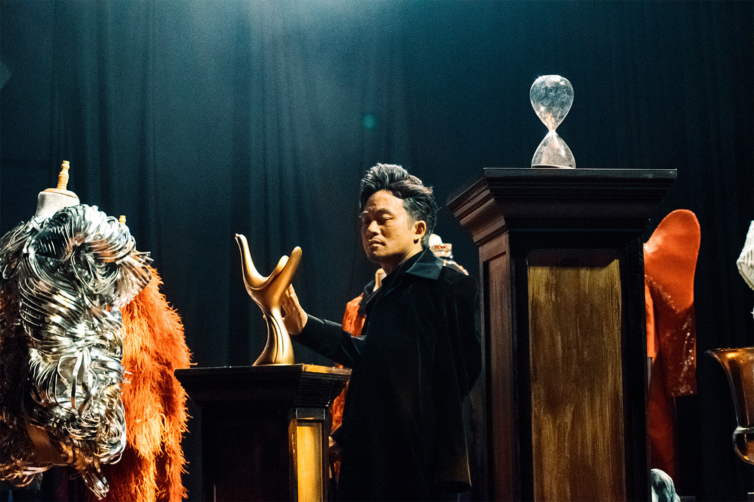 Tùng Dương đầy gai góc trong MV mới. 