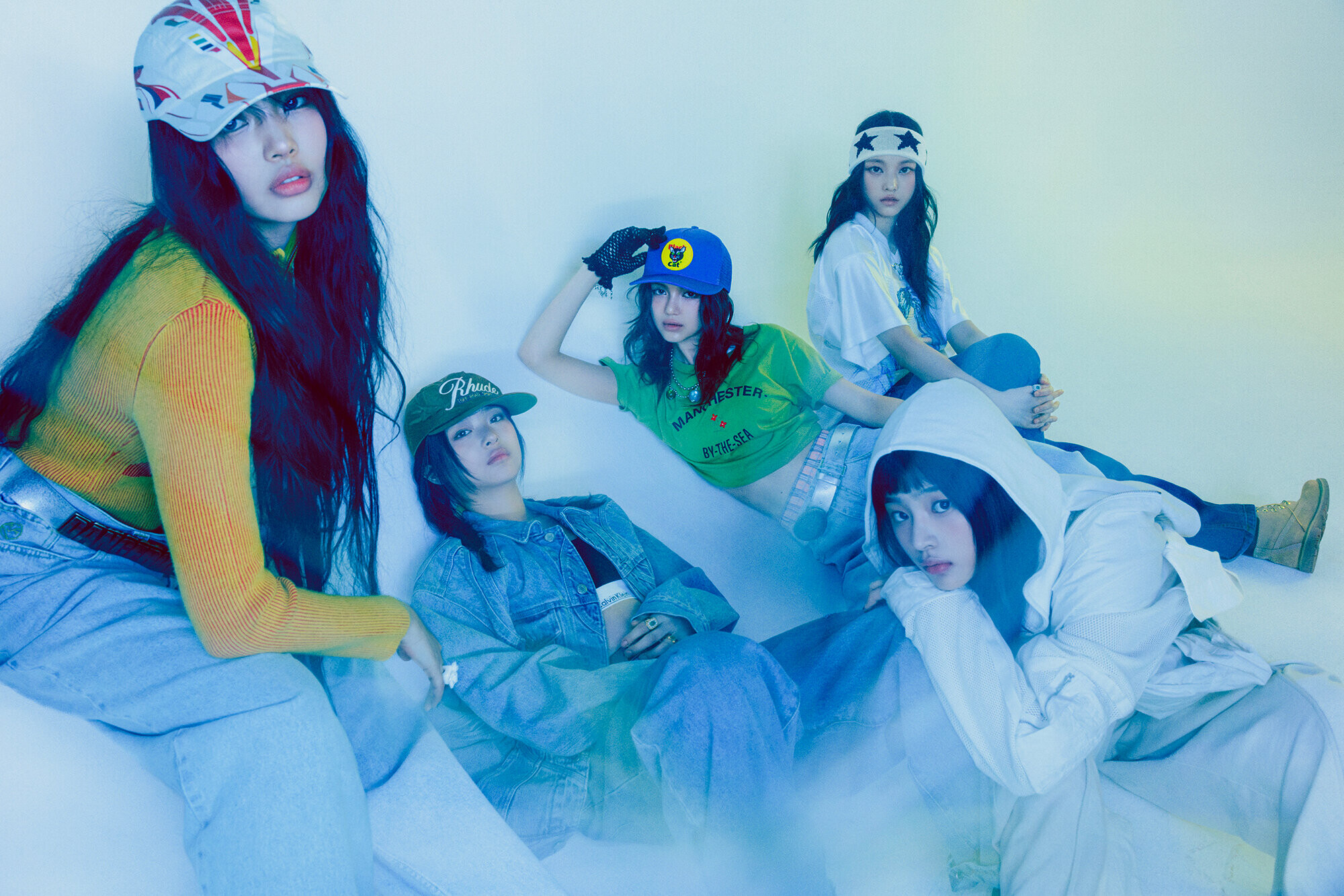 ... và NewJeans là 2 nhóm nhạc bị 