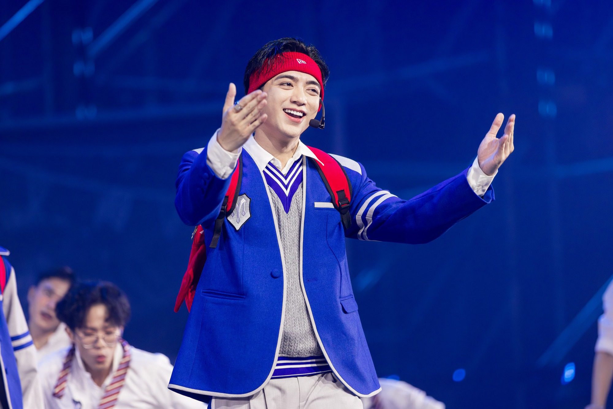 Hai chương trình anh trai khiến cục diện 