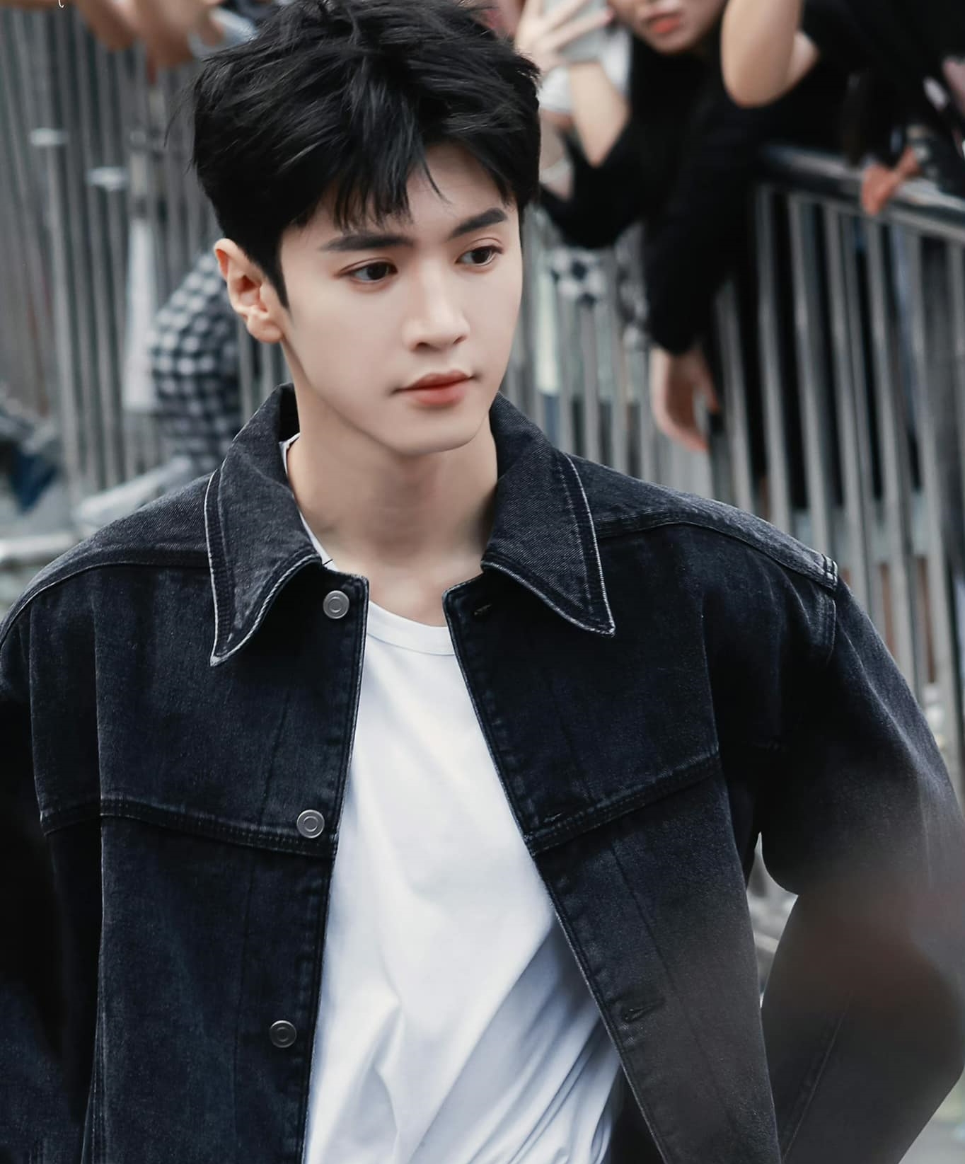 Trần Triết Viễn có ngoại hình điển trai, thư sinh, luôn nỗ lực trong diễn xuất