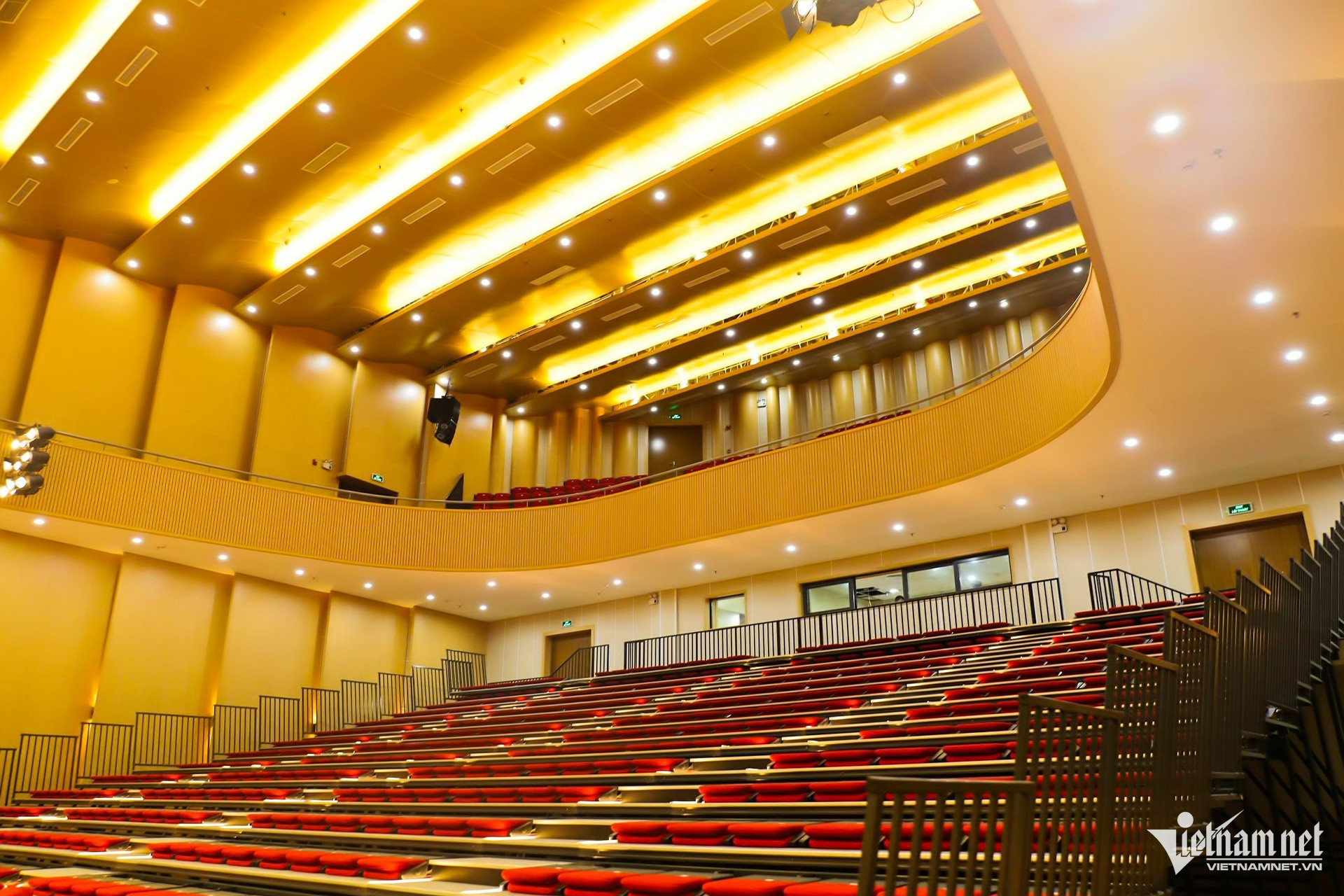 Nhà hát 800 chỗ kết hợp với rạp chiếu phim 3D-4D với 200 chỗ...