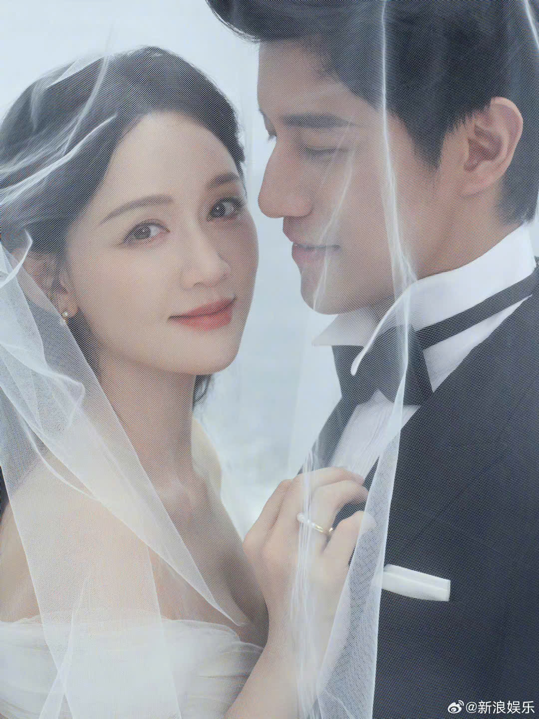 Vợ chồng Trần Kiều Ân - Alan Tằng Vỹ Xương chia sẻ hình ảnh siêu ngọt ngào và lãng mạn trước giờ tổ chức đám cưới