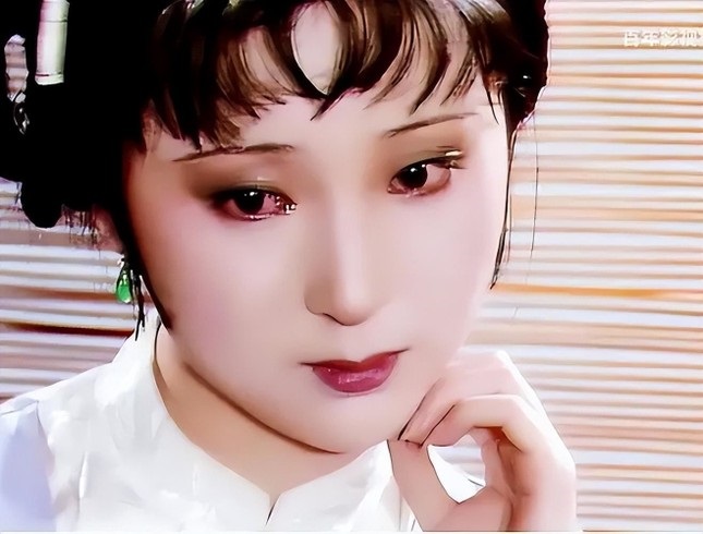 Lâm Đại Ngọc do Trần Hiểu Húc thể hiện có nét đẹp mong manh, khí chất tựa tiên nữ giáng trần