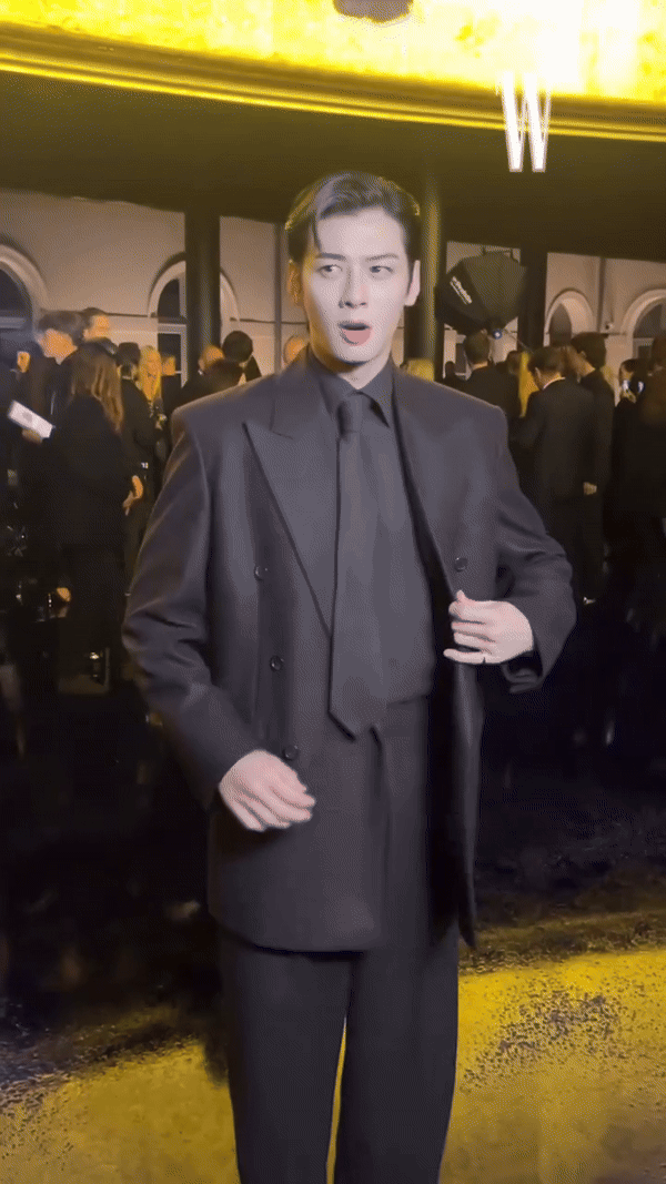 Nam Đại sứ mới hết sức 