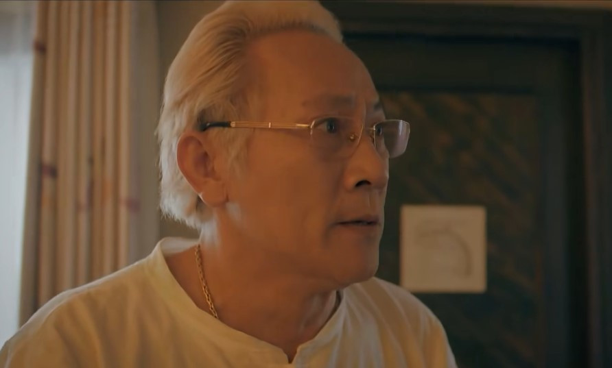 Ông trùm Lê Toàn căn dặn Hồng. 