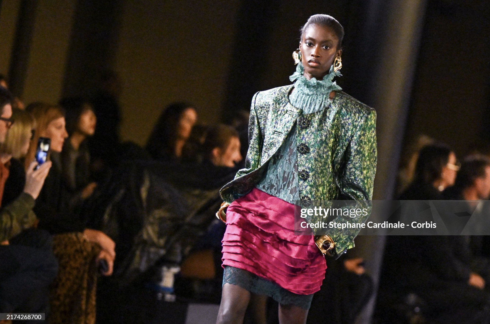 Một số thiết kế trong BST lần này của Saint Laurent.