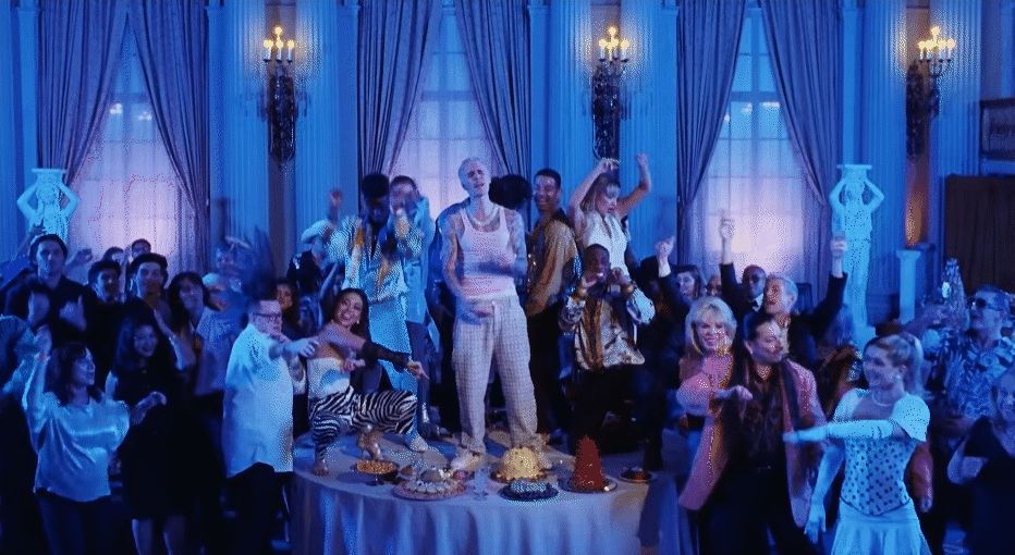 Bữa tiệc thác loạn vụt tắt