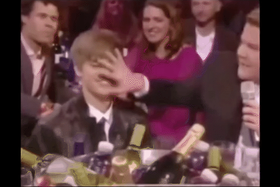 James Corden đụng chạm một cách kỳ lạ với Justin Bieber