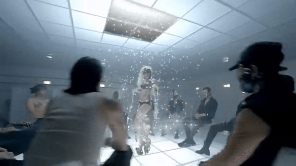 Lady Gaga trở thành món hàng, bị đem bán bởi mafia.