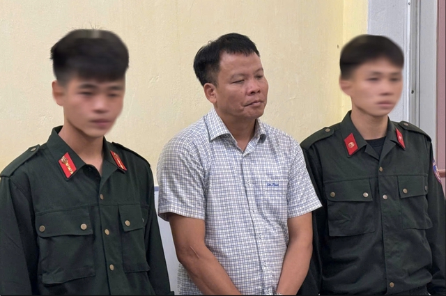 Ông Đồng Xuân Thụ khi bị bắt ở Hà Nội trước đó. Ảnh: Công an cung cấp