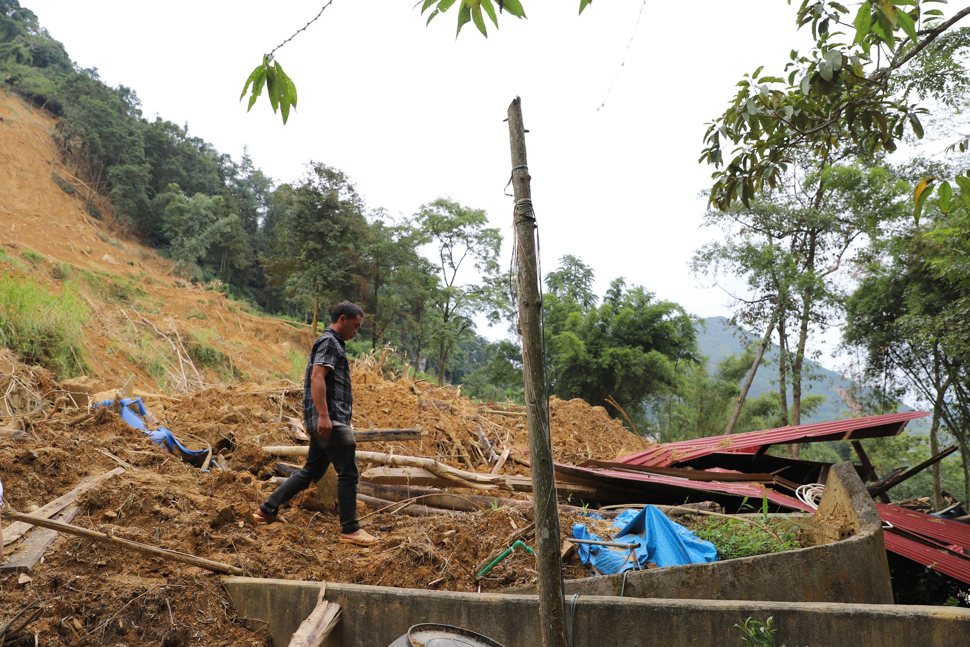 Những gì còn sót lại của gia đình anh Sùng Seo Sù tại thôn Hòa Bình, xã Sán Chải, huyện Si Ma Cai
