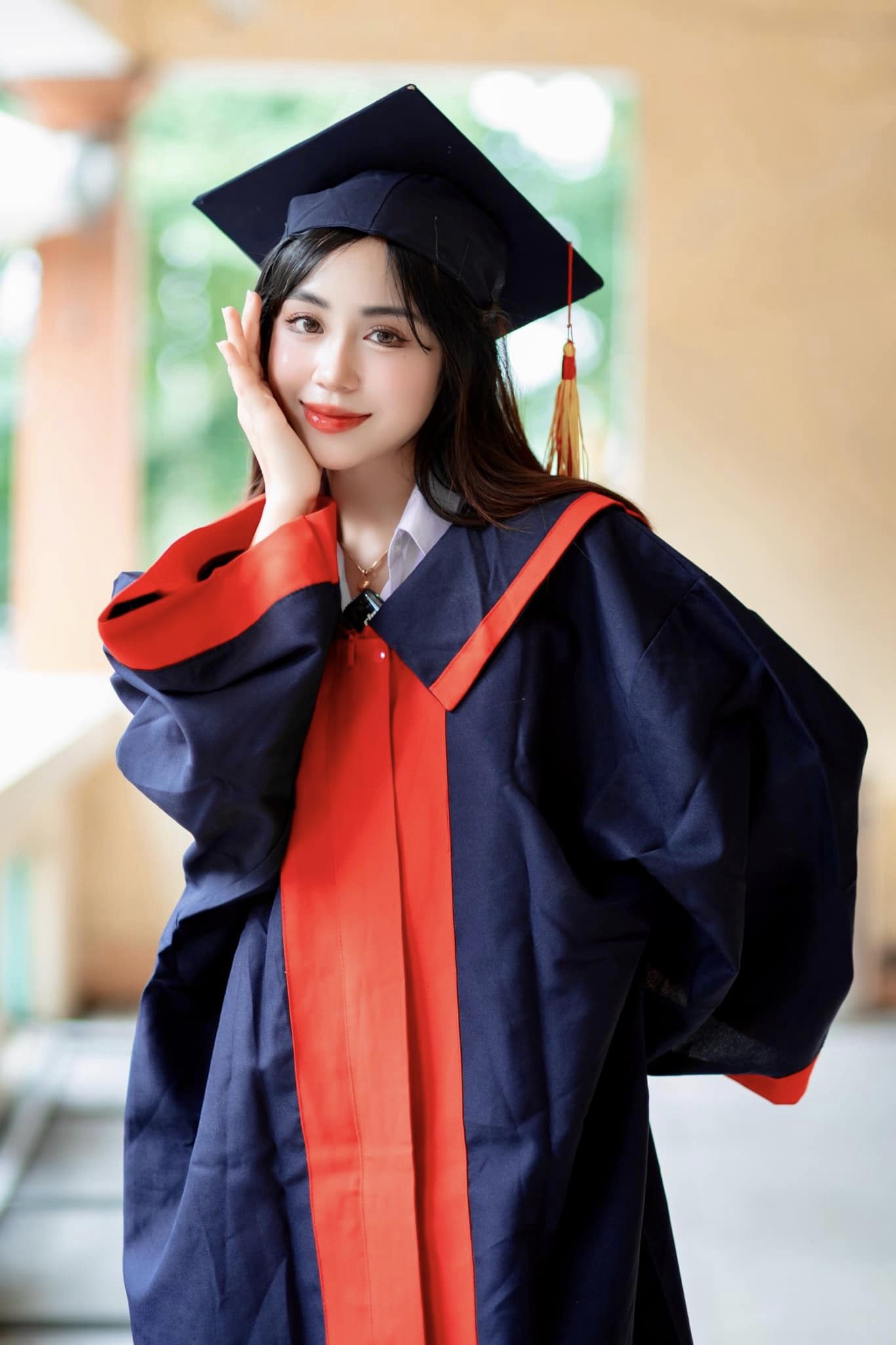 Tháng 8 vừa qua, cô thông báo đã tốt nghiệp đại học.