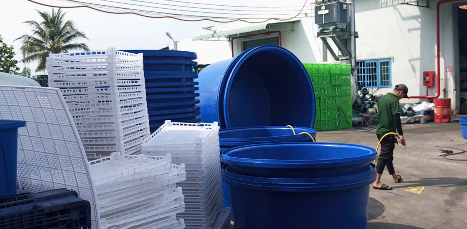 Hàng hoá anh Nguyên vận chuyển từ Sài Gòn về kho. Ảnh: NVCC