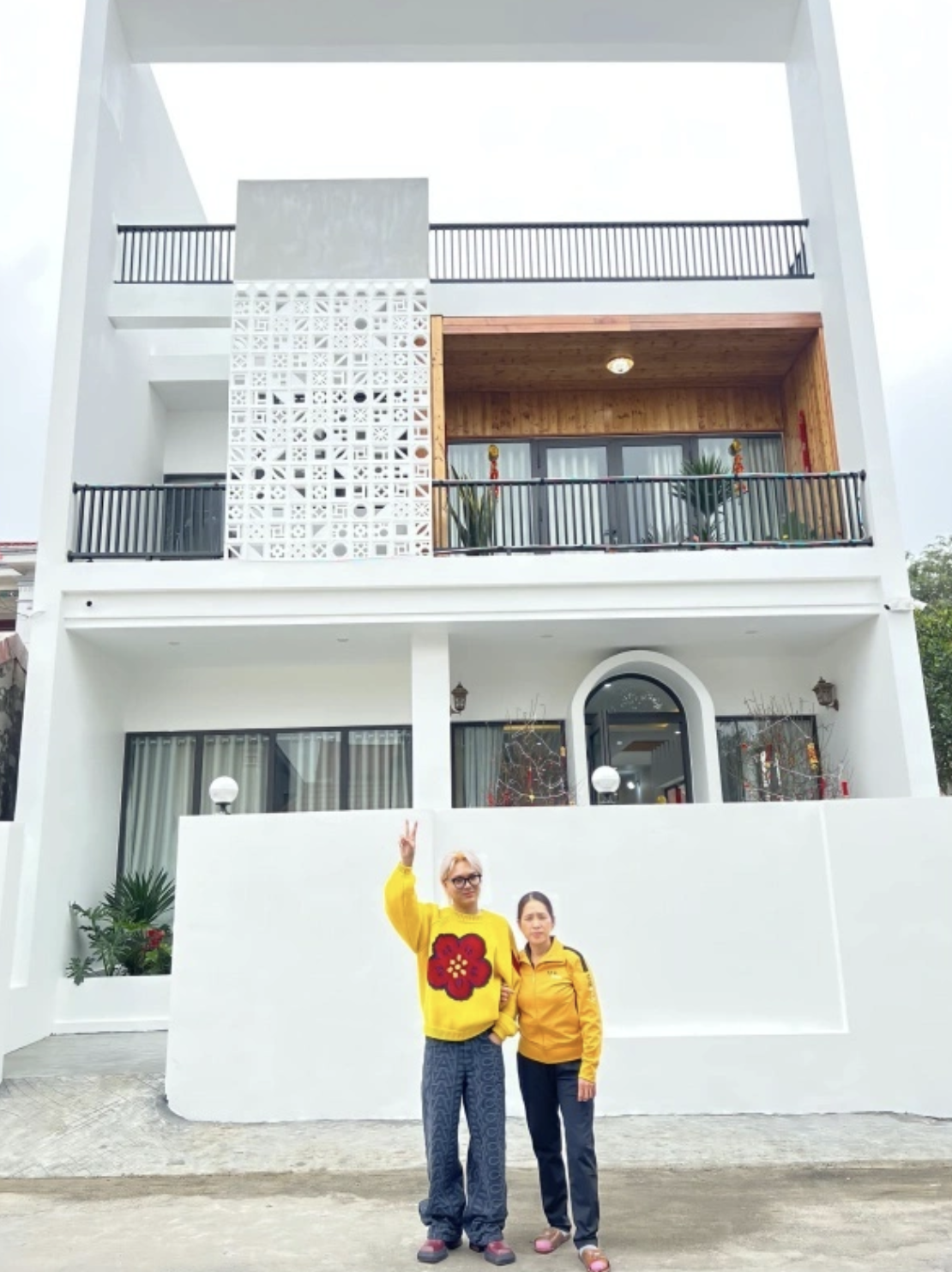 Phạm Thoại xây nhà báo hiếu cho mẹ.