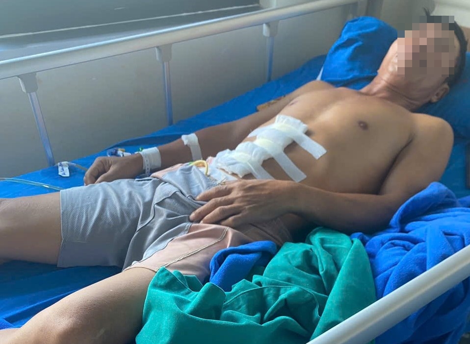 Bệnh nhân N.V.H. phải mổ cấp cứu do bị vỡ ruột thừa sau nhiều giờ vào viện