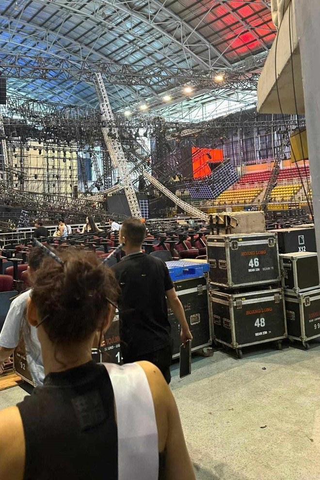 Sân khấu Miss Cosmo 2024 bị sập. Ảnh: Tư liệu