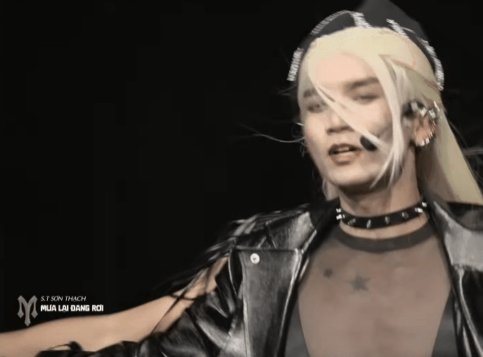 Stage khiến khán giả có cảm giác như đang xem Mirotic