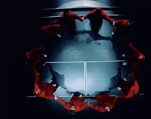 Màn biểu diễn khiến người ta tưởng chừng như đang lạc vào concert của EXO