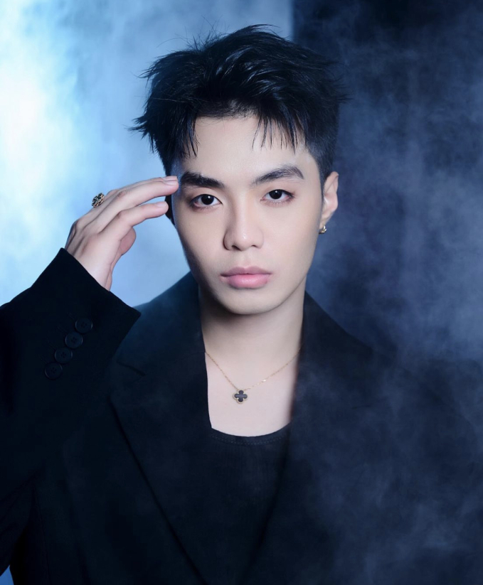 Hiện là một trong những sao trẻ đang lên được yêu thích nhất, song, Negav liên tục bị sóng gió bủa vây với những phát ngôn nhạy cảm trong quá khứ.