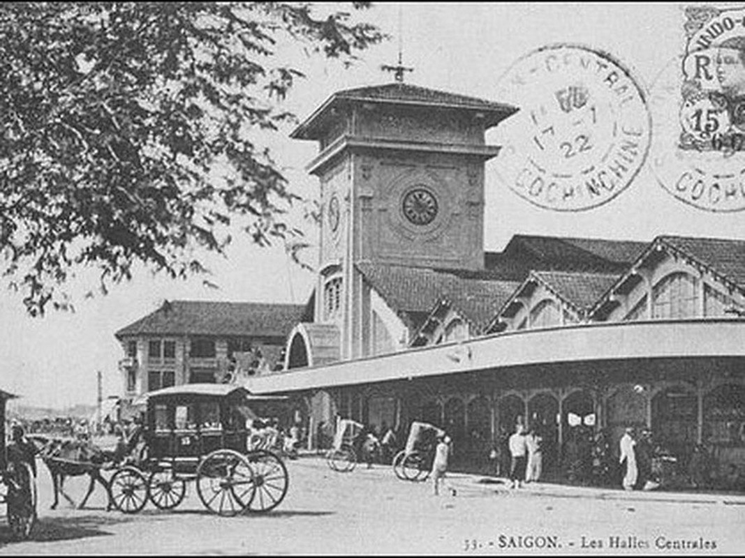 Lễ ăn mừng chợ khánh thành được báo chí thời đó gọi là “Tân Vương Hội”, do được diễn ra trong ba ngày 28, 29 và 30/3/1914, với pháo bông, xe hoa và hơn 100.000 người tham dự, kể cả từ các tỉnh đổ về. Ảnh: Public domain.