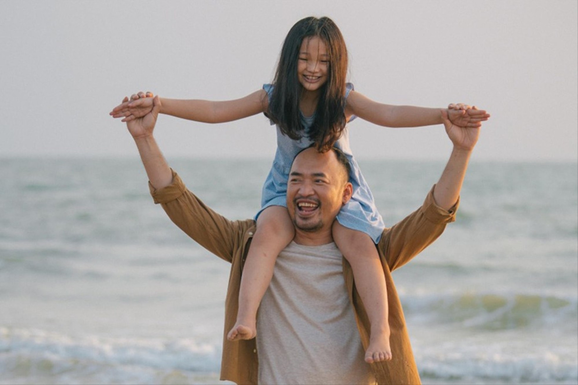 Tiến Luật đóng chính trong phim Dân chơi không sợ con rơi.