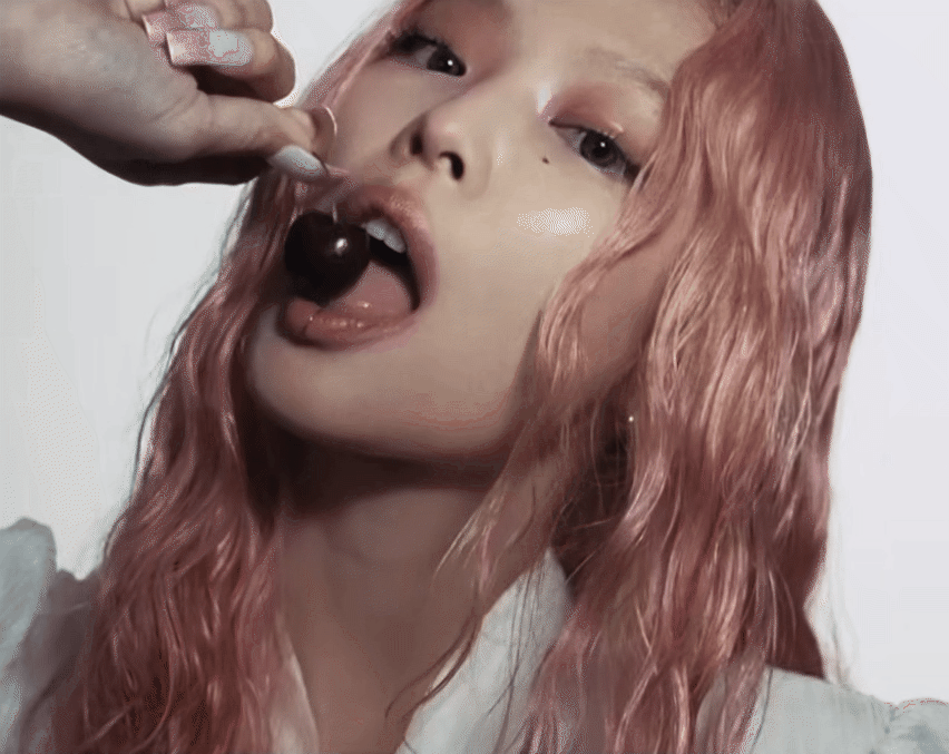 Jennie táo bạo trong teaser MV