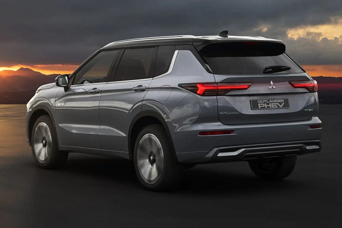 Hệ thống treo và đánh lái trên Mitsubishi Outlander 2025 cũng được nâng cấp, tuy nhiên hiệu quả cụ thể không rõ. Không có thay đổi nào được dự kiến đối với phiên bản chạy xăng, hiện vẫn sử dụng động cơ 2.5L 4 xi-lanh, công suất 135kW/244Nm, kết hợp hộp số tự động vô cấp CVT và hệ dẫn động cầu trước hoặc bốn bánh.