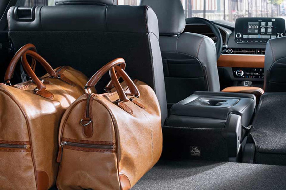 Công suất động cơ không thay đổi, với động cơ xăng 2.4L công suất 100kW/203Nm kết hợp với động cơ điện phía trước 85kW/255Nm và động cơ điện phía sau 100kW/195Nm. Tổng công suất hệ thống hiện là 302 mã lực. Dù thông số không đổi, Mitsubishi cam kết Mitsubishi Outlander 2025 có phản hồi lái nhanh nhạy hơn.