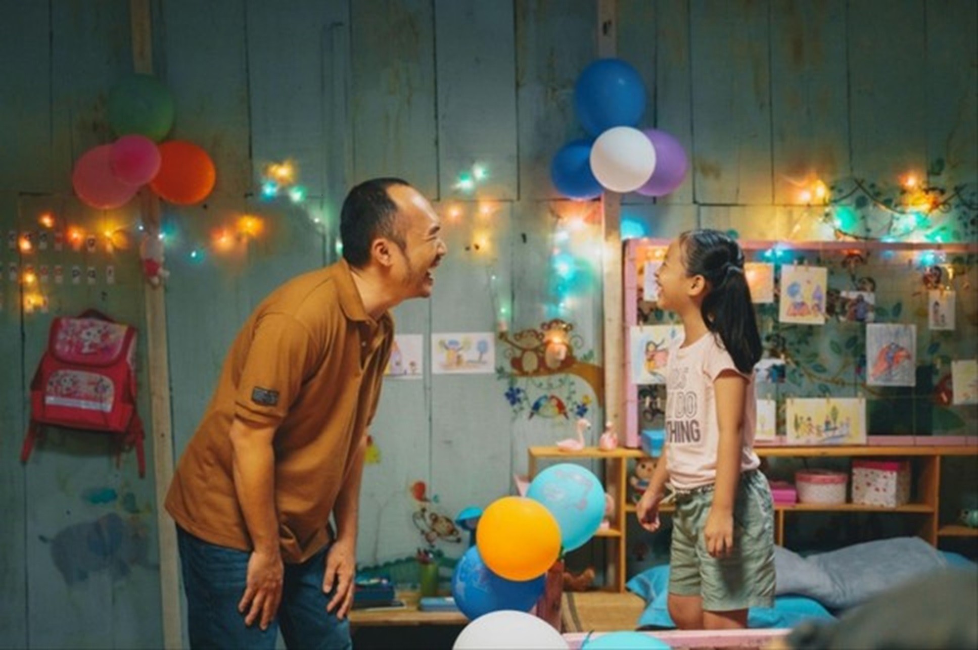 Cảnh trong phim Dân chơi không sợ con rơi.