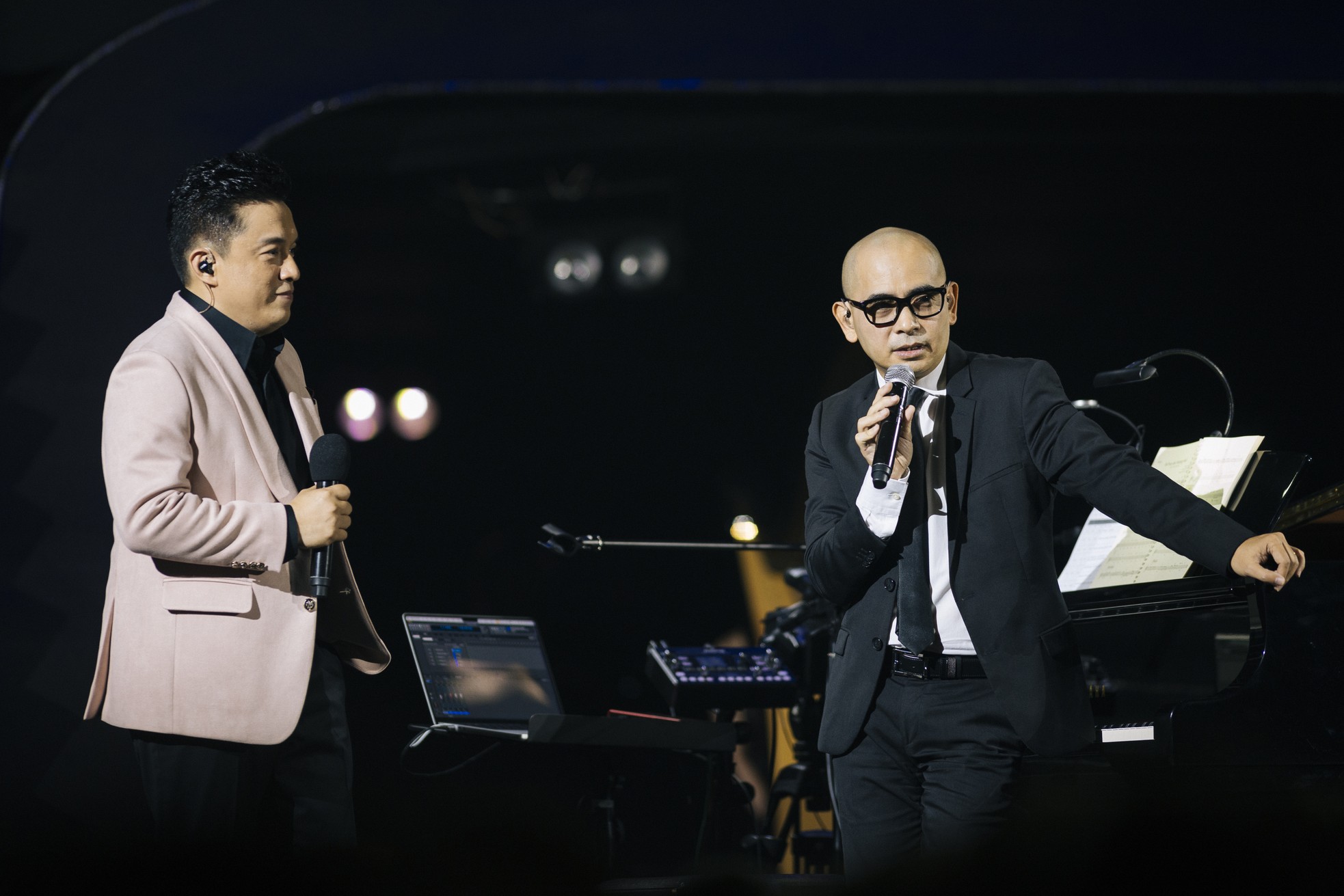 Lam Trường được ban tổ chức live concert Có đôi lần giữ kín đến phút chót. Khoảnh khắc anh Hai bước ra sân khấu với bản hit của Đức Trí khiến 4.000 khán giả ở Nhà thi đấu không ngừng vỗ tay, reo hò. Trước khi biểu diễn, Đức Trí lần đầu chia sẻ nguồn cảm hứng để anh sáng tác ca khúc Katy Katygắn liền tên tuổi Lam Trường. Đây cũng là lần đầu Đức Trí tiết lộ nguyên mẫu cô gái 